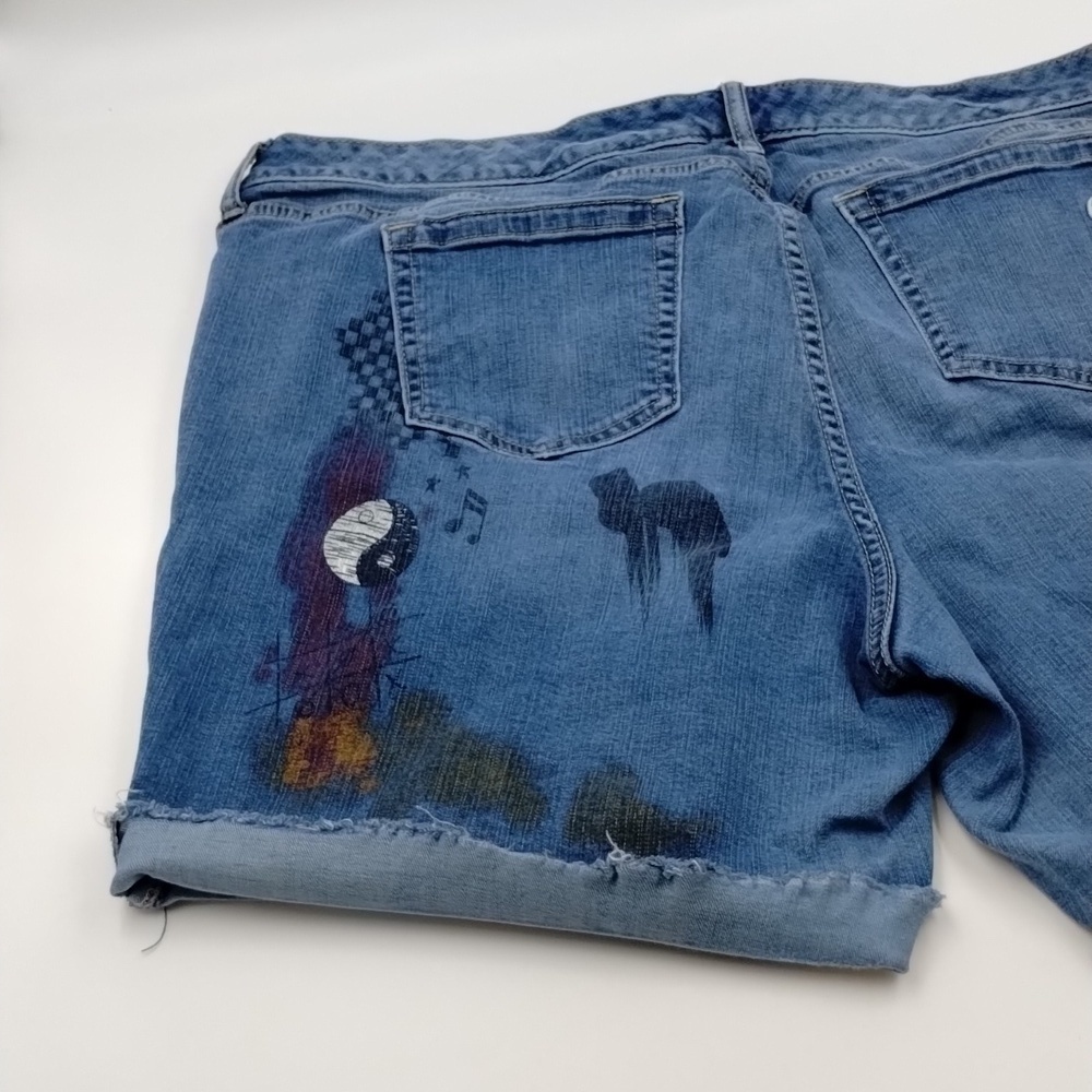TORRID Premium Jean Shorts Patches & Paint Size 20 Designed in LA 90's - Picture 10 of 14